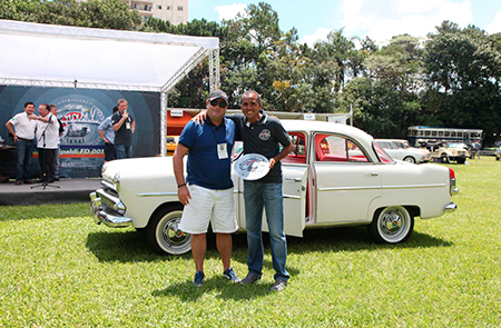Aero Willys 1962 – Claudio Adolfo – premiado na categoria Tropicalismo, veículos entre 1961 e 1966